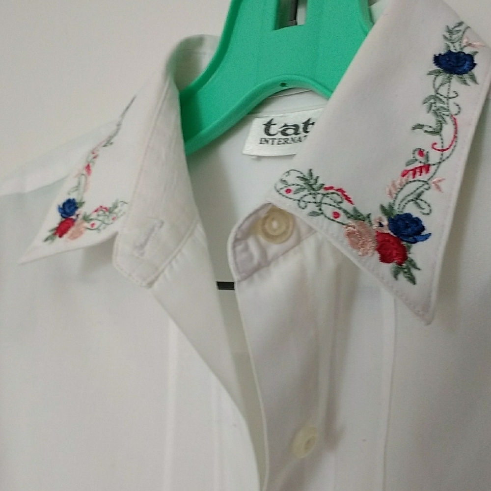 Tabi Blouse with Floral Embroidered Details Size S